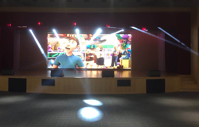 福建廈門(mén)某學(xué)校P3室內(nèi)全彩LED顯示屏由上海智彩科技承制