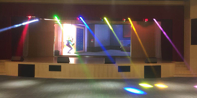 福建廈門(mén)某學(xué)校P3室內(nèi)全彩LED顯示屏現(xiàn)場(chǎng)效果圖